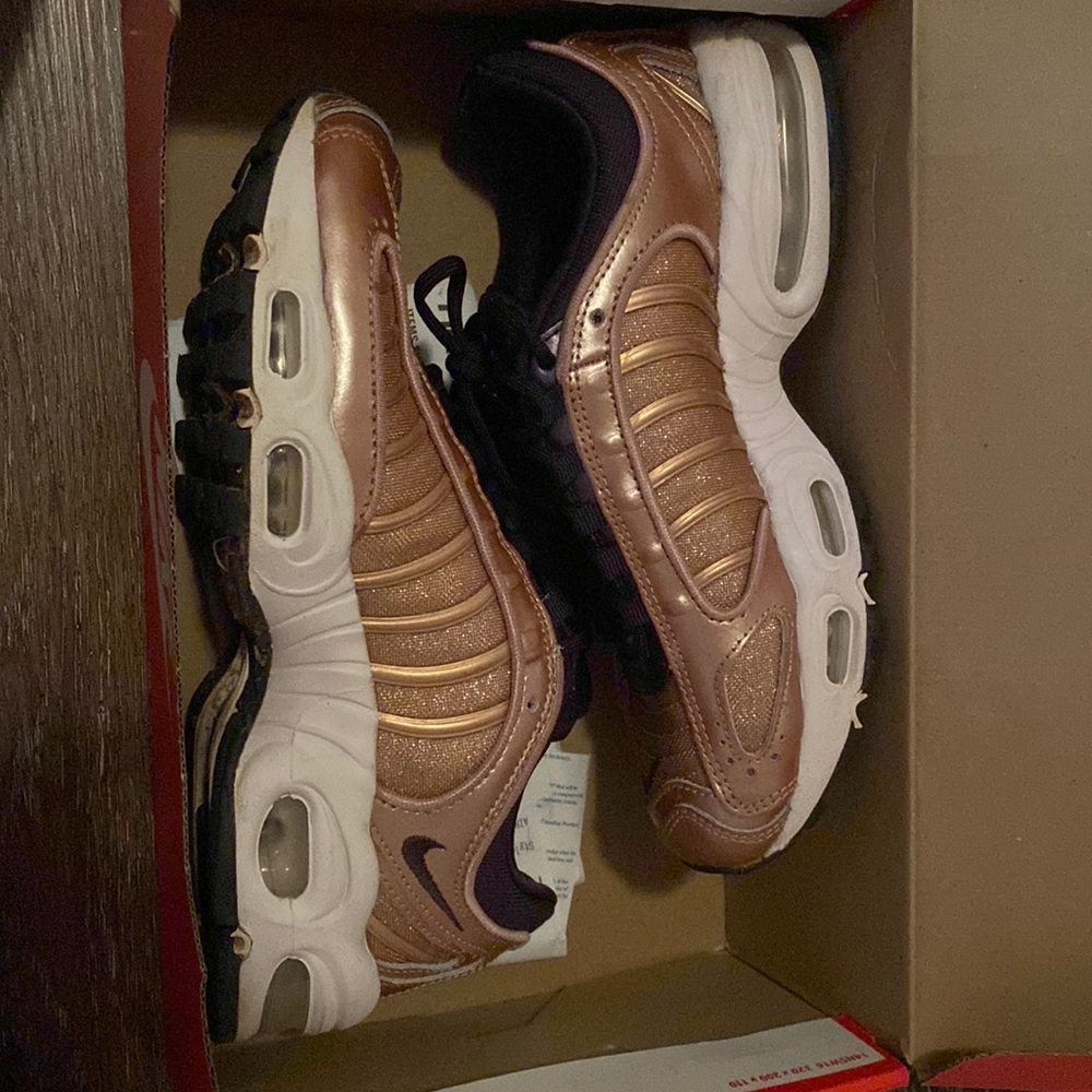 Gold Nike air max tailwind size 7.5